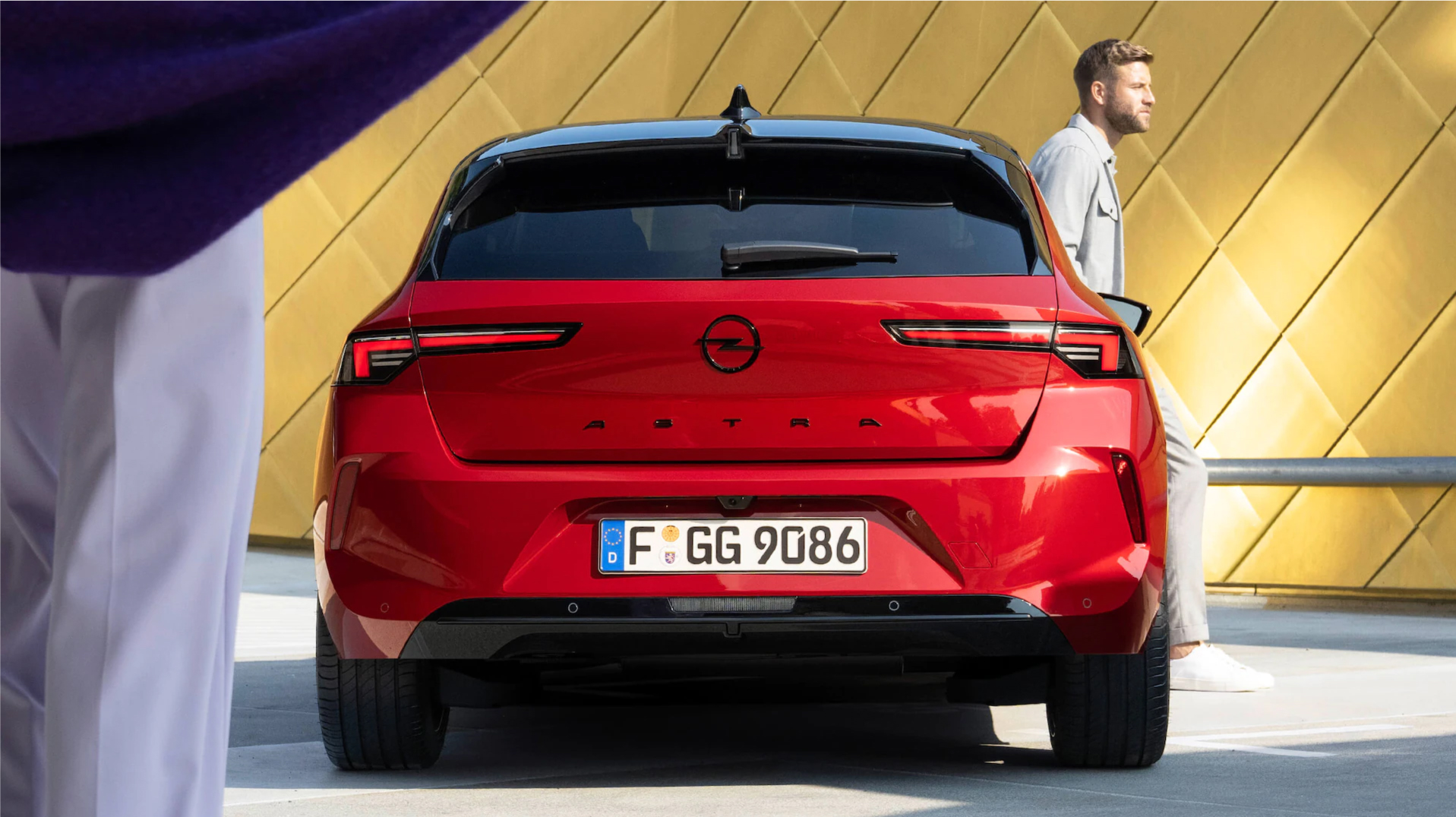 opel_astra_exterior_back_16x9_as22_e01_038